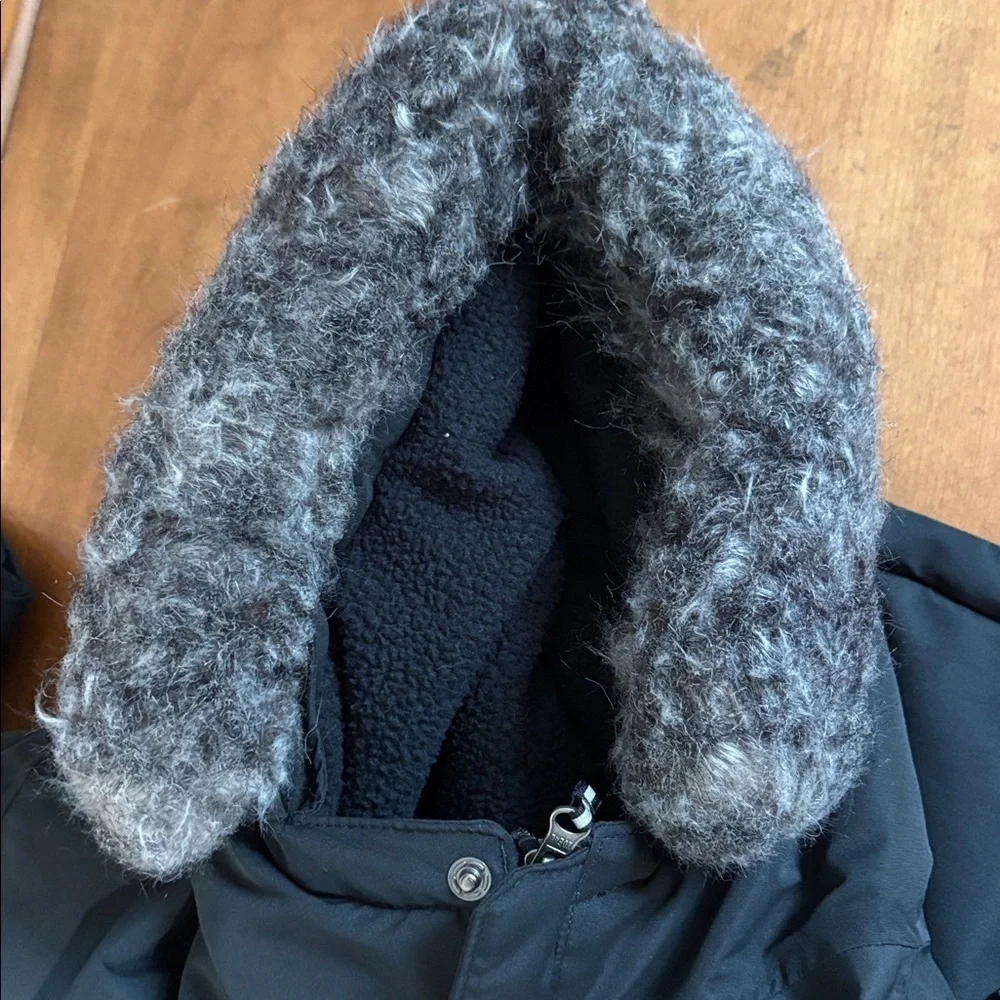 Columbia OmniTech Black Parka  with Faux Fur Trim Size Large